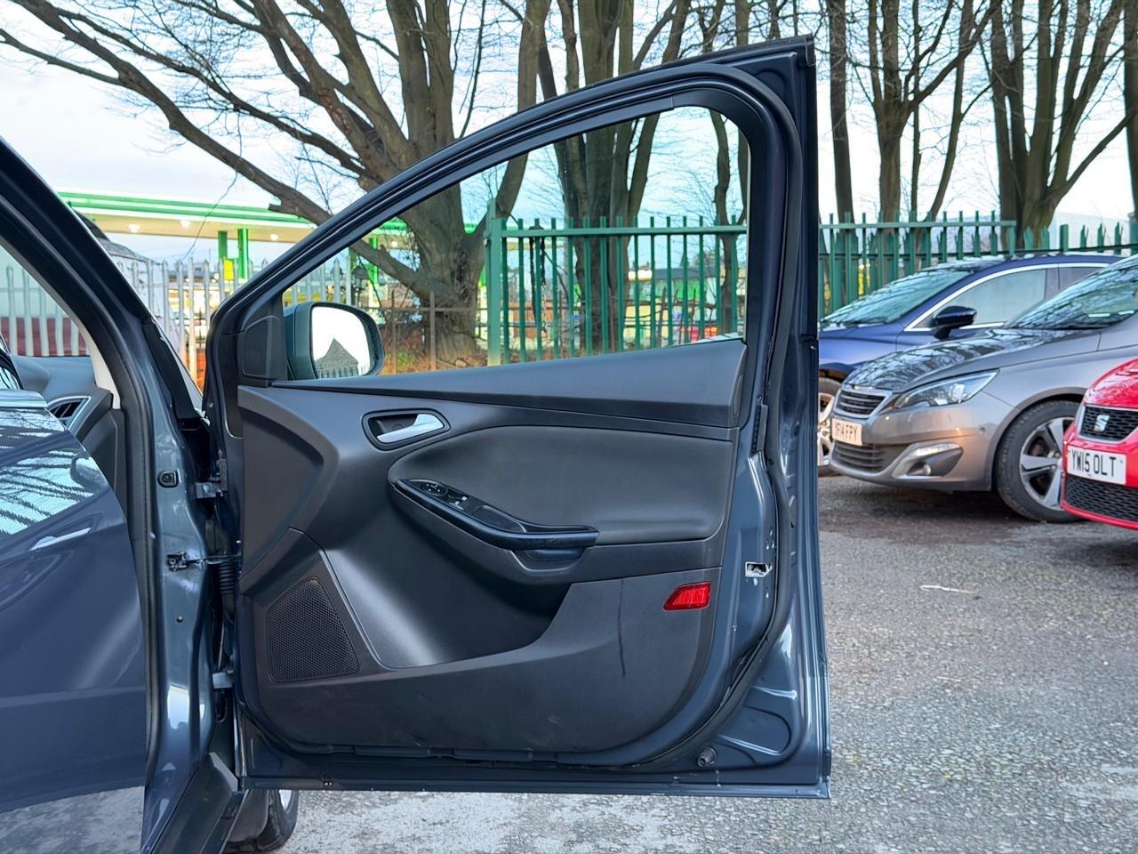 Used Ford Focus 2011 for sale - 77170666: Photo 40