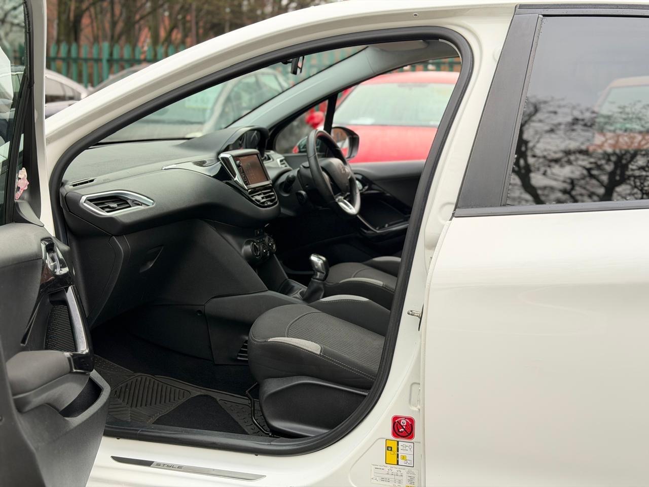 Used Peugeot 208 2014 for sale - 77278542: Photo 34