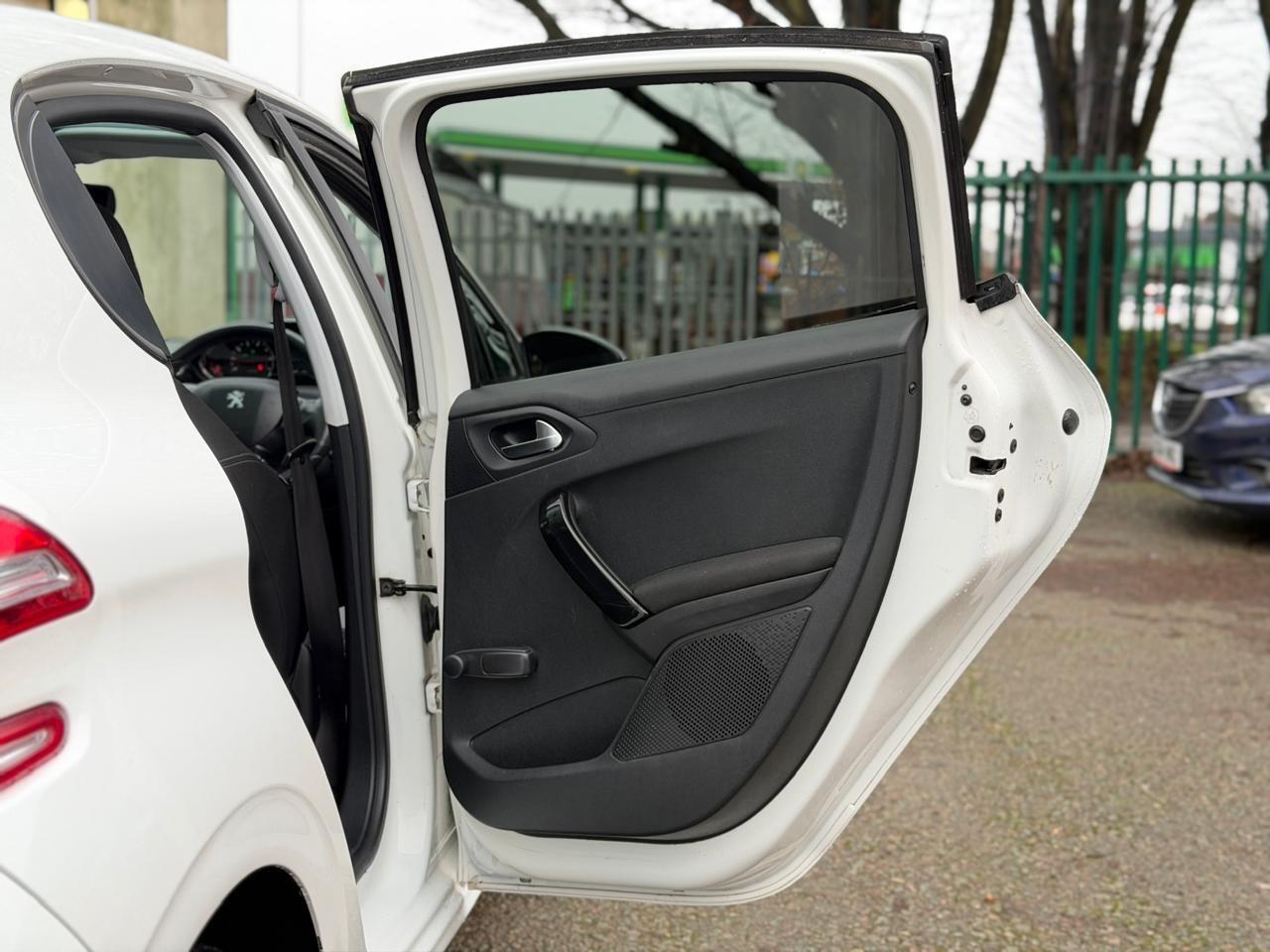 Used Peugeot 208 2014 for sale - 77278542: Photo 50