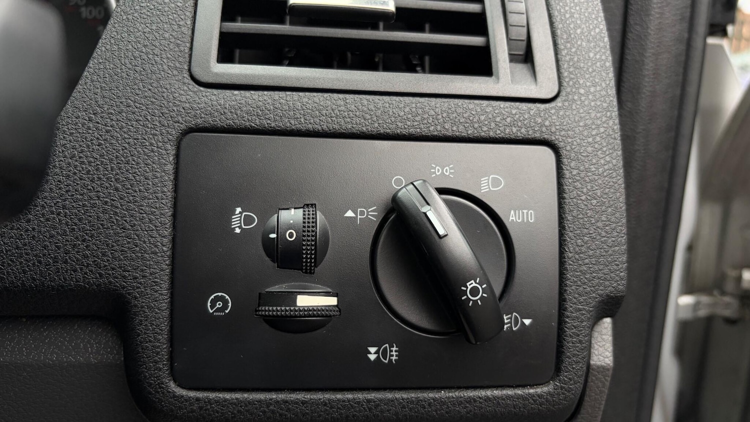 Used Ford Kuga 2011 for sale - 77291383: Photo 24