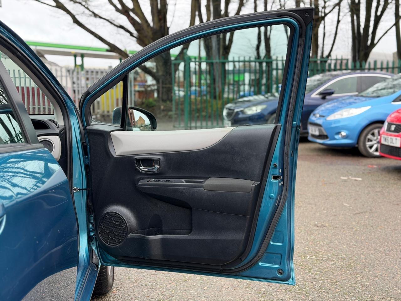 Used Toyota Yaris 2013 for sale - 77358940: Photo 36