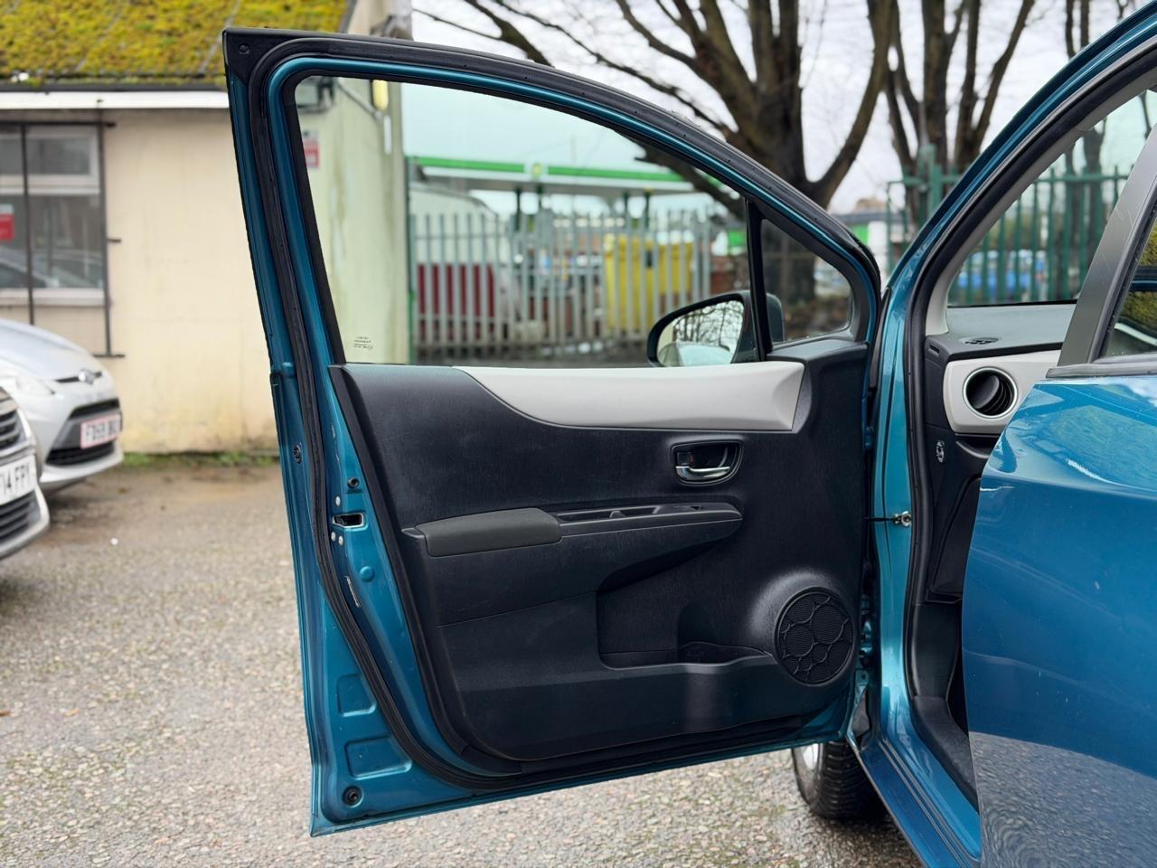 Used Toyota Yaris 2013 for sale - 77358940: Photo 38