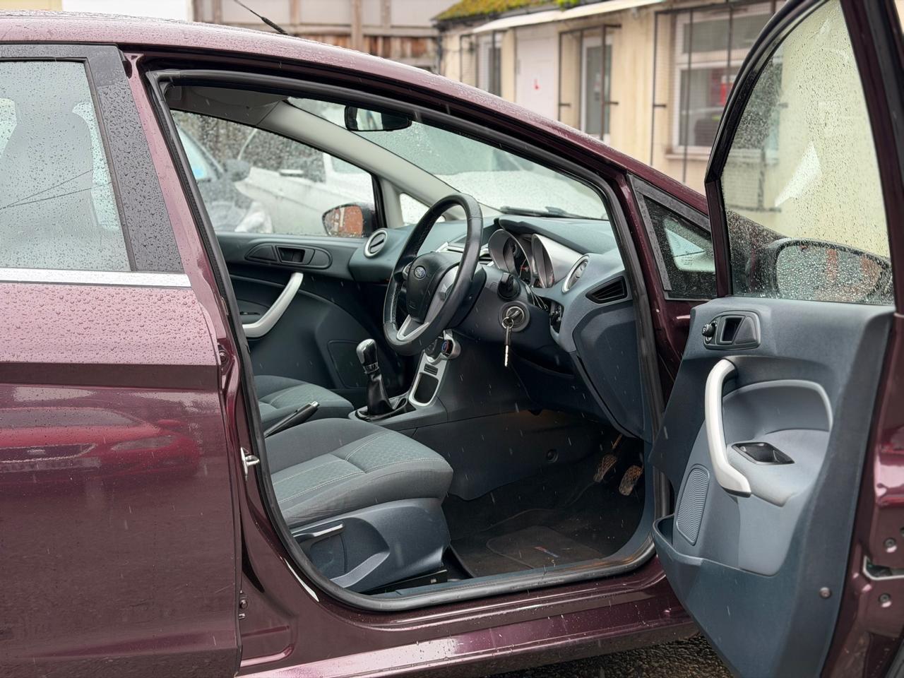 Used Ford Fiesta 2010 for sale - 77550306: Photo 24