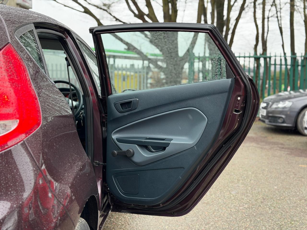 Used Ford Fiesta 2010 for sale - 77550306: Photo 43