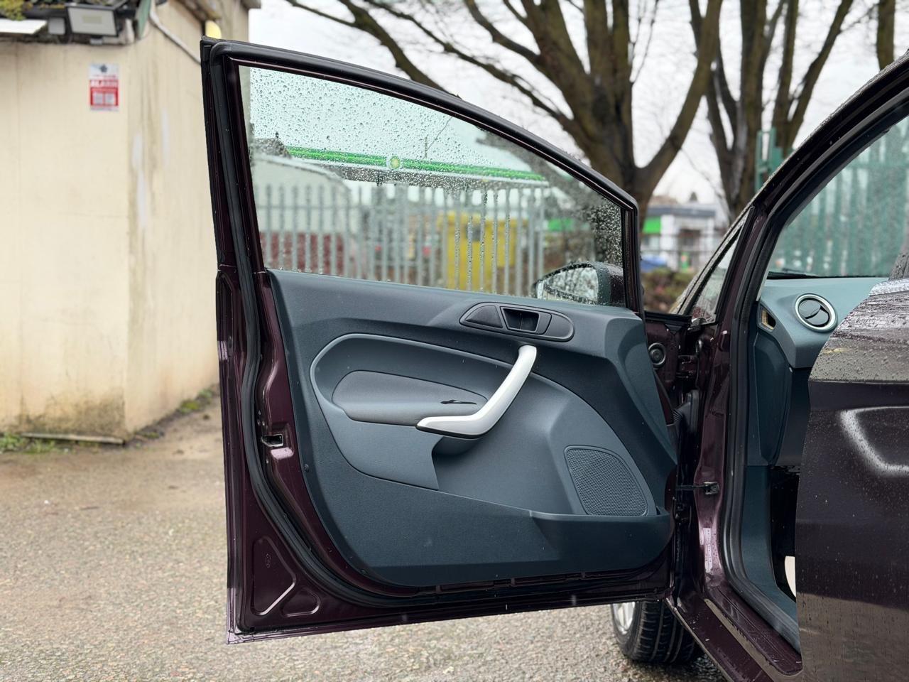 Used Ford Fiesta 2010 for sale - 77550306: Photo 44