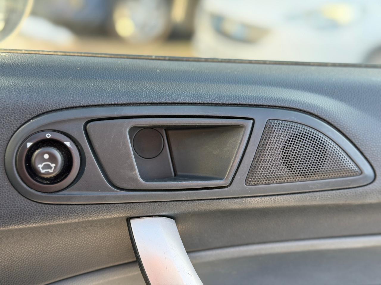 Used Ford Fiesta 2010 for sale - 77170668: Photo 22