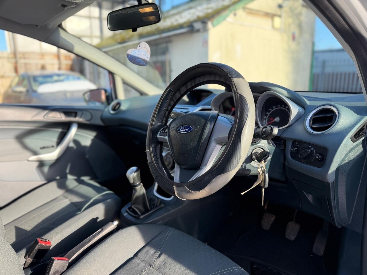 Used Ford Fiesta 2010 for sale - 77170668: Photo 24