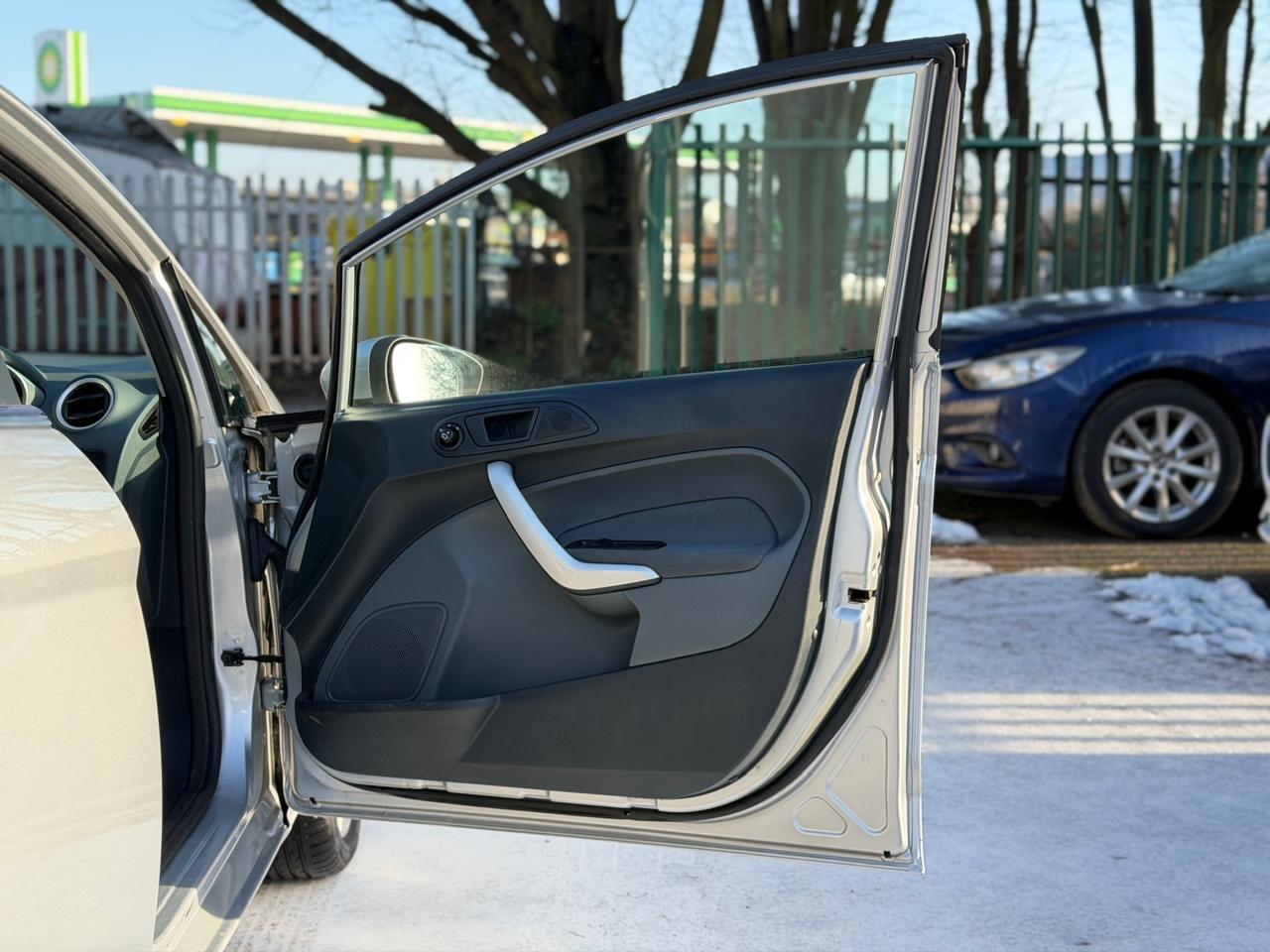 Used Ford Fiesta 2010 for sale - 77170668: Photo 40