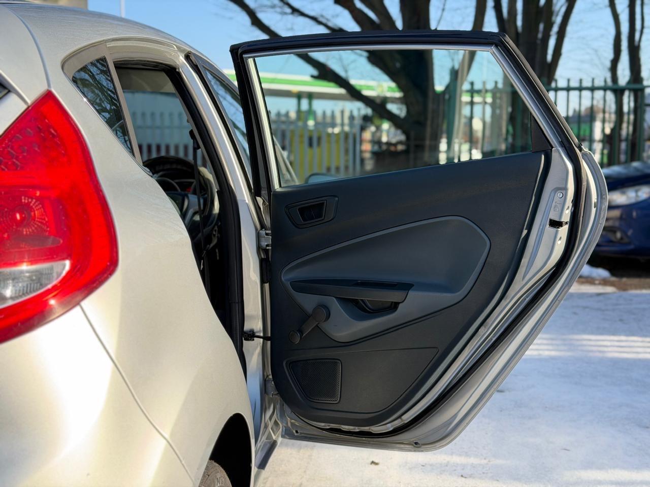 Used Ford Fiesta 2010 for sale - 77170668: Photo 41