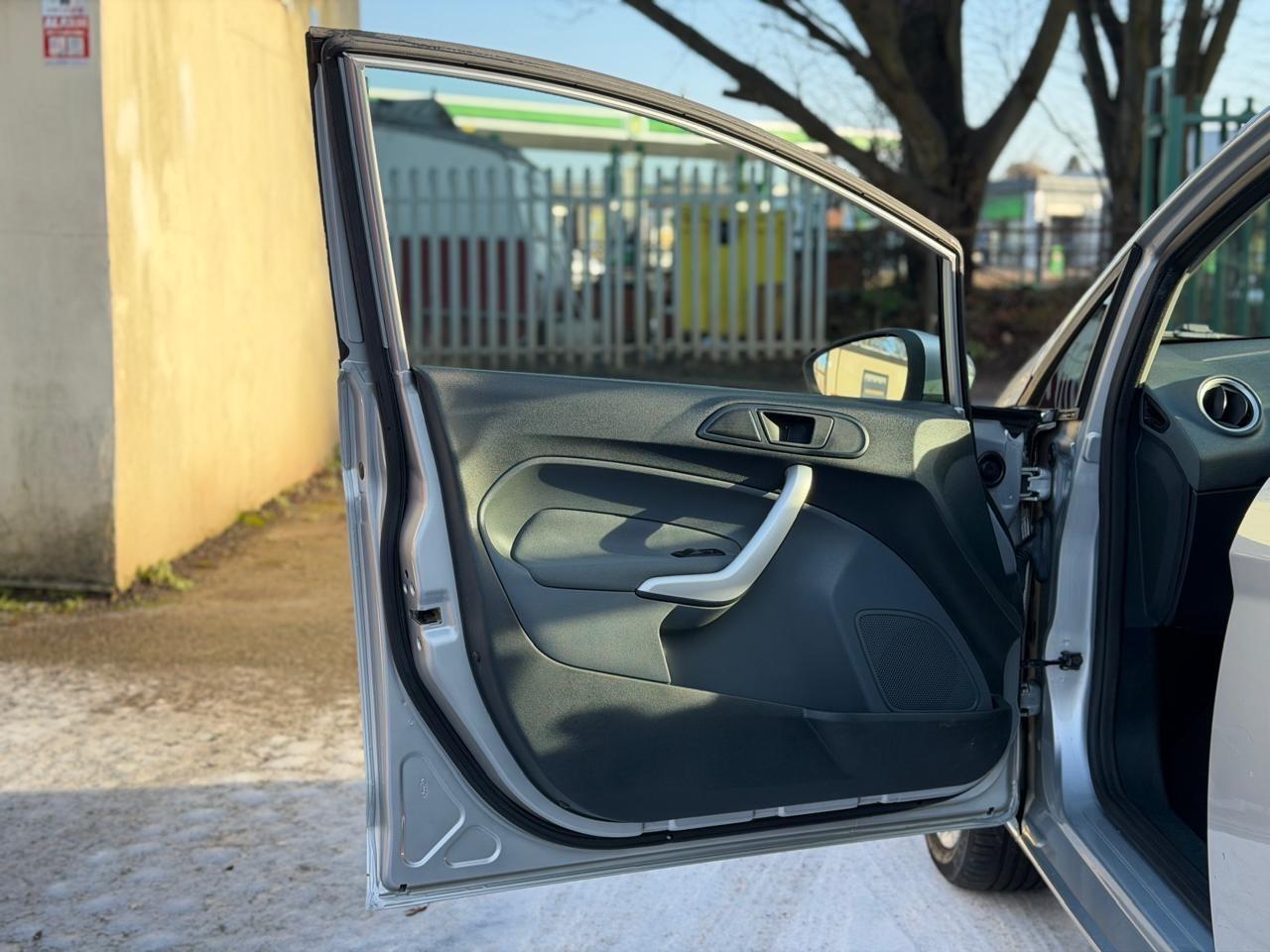 Used Ford Fiesta 2010 for sale - 77170668: Photo 42