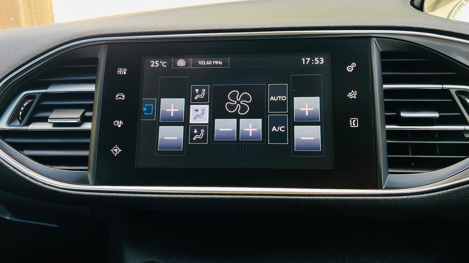 Used Peugeot 308 2014 for sale - 77170672: Photo 16