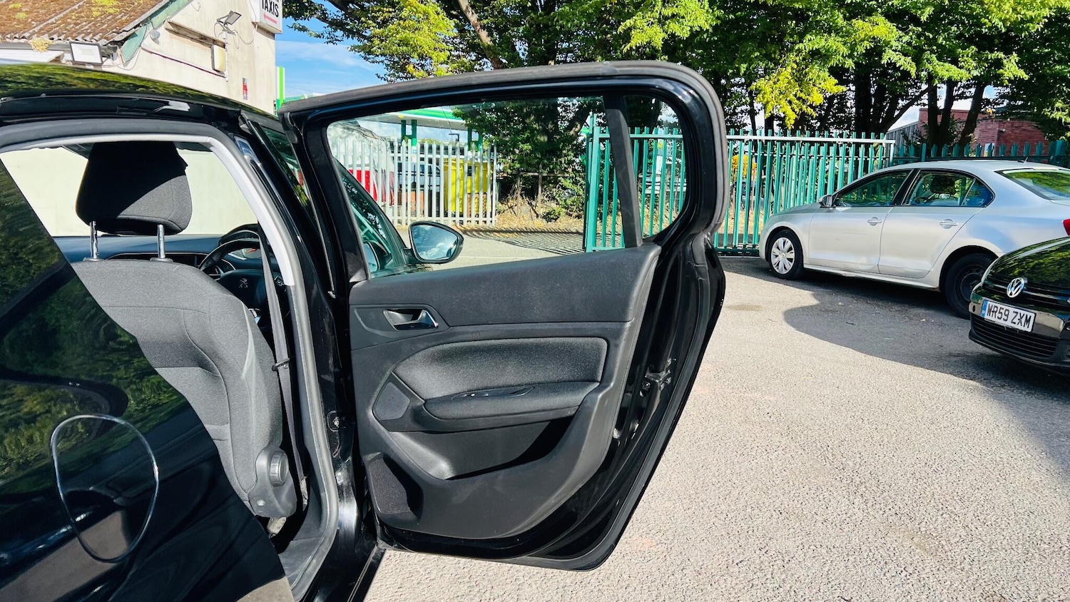 Used Peugeot 308 2014 for sale - 77170672: Photo 41