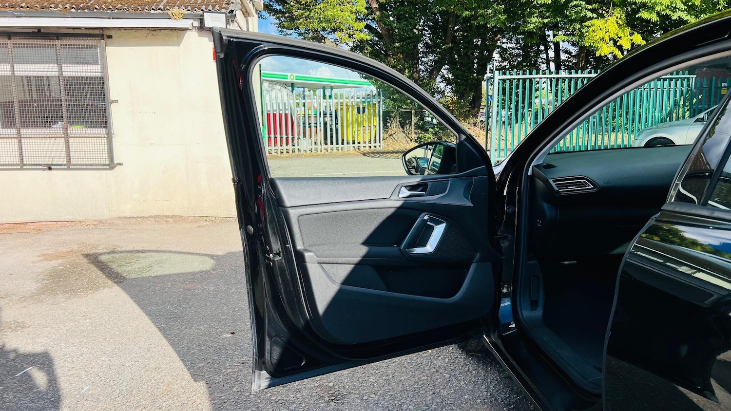 Used Peugeot 308 2014 for sale - 77170672: Photo 42