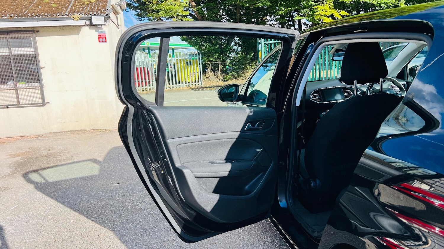 Used Peugeot 308 2014 for sale - 77170672: Photo 43