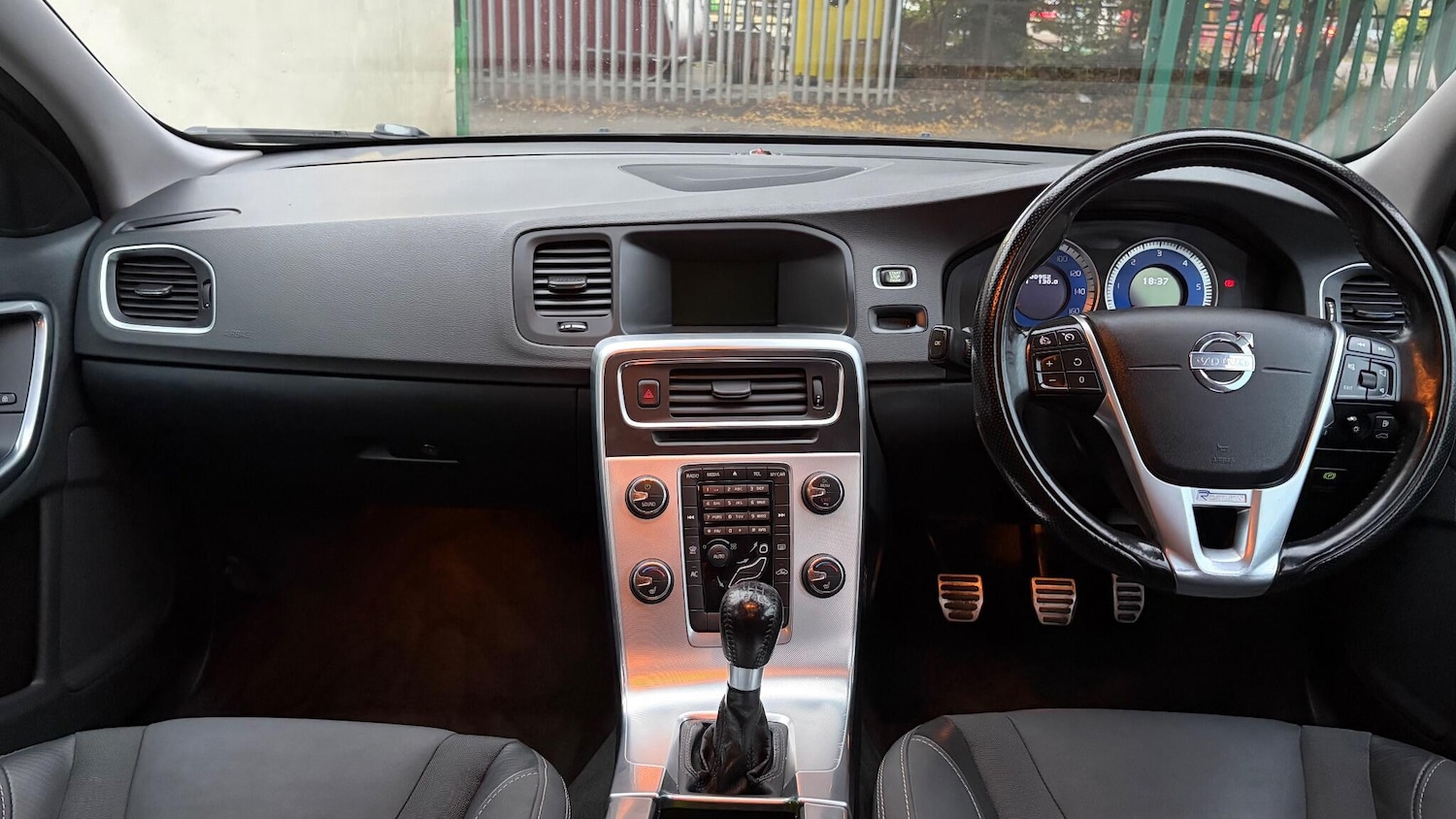 Used Volvo V60 2013 for sale - 77170684: Photo 2