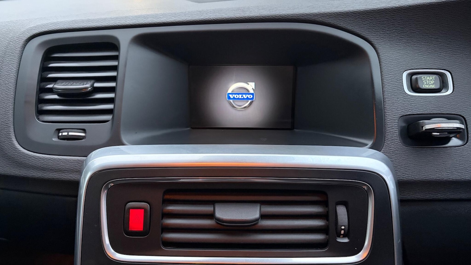 Used Volvo V60 2013 for sale - 77170684: Photo 22