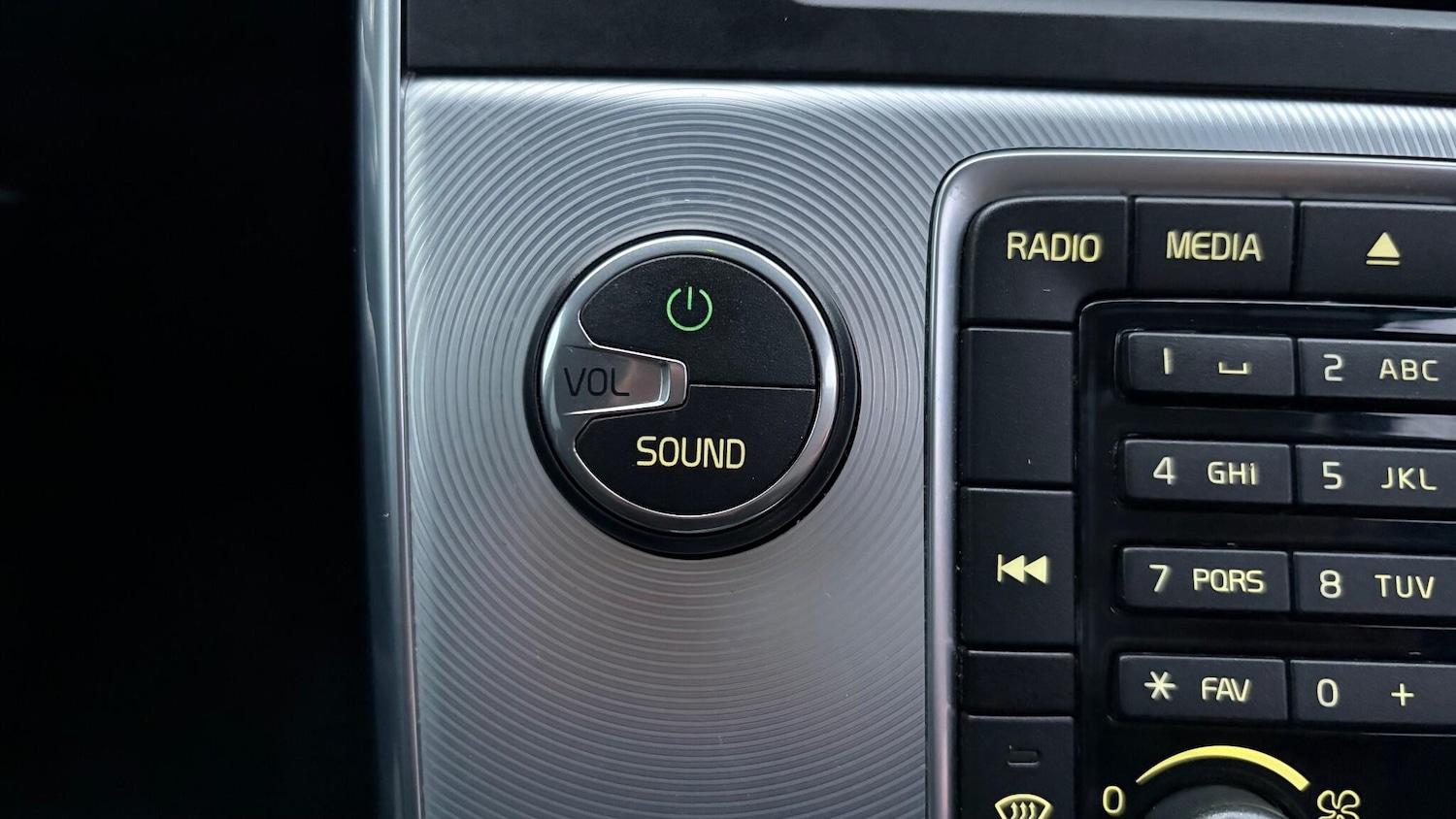 Used Volvo V60 2013 for sale - 77170684: Photo 26