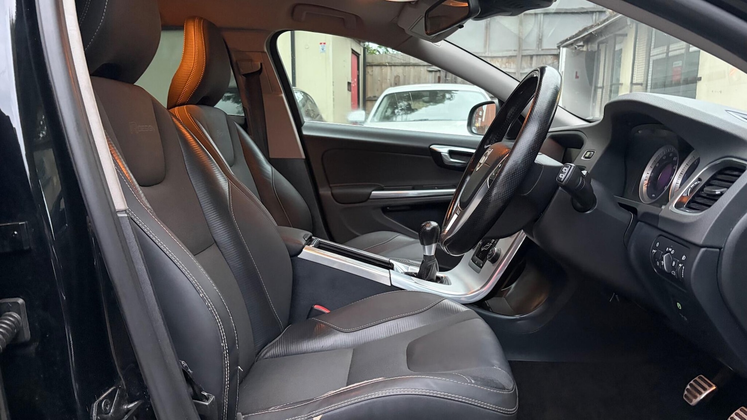 Used Volvo V60 2013 for sale - 77170684: Photo 29