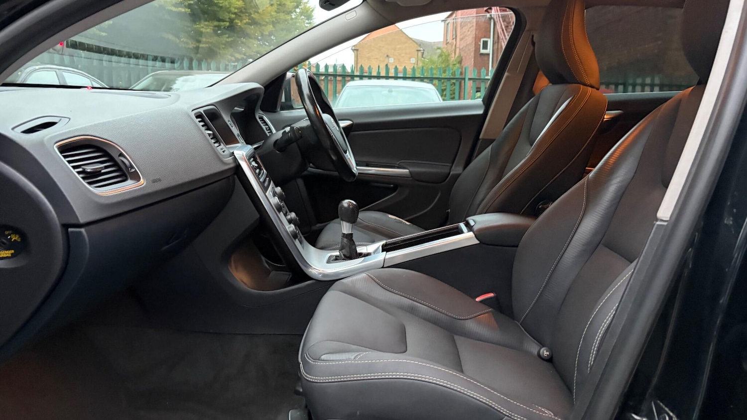 Used Volvo V60 2013 for sale - 77170684: Photo 31