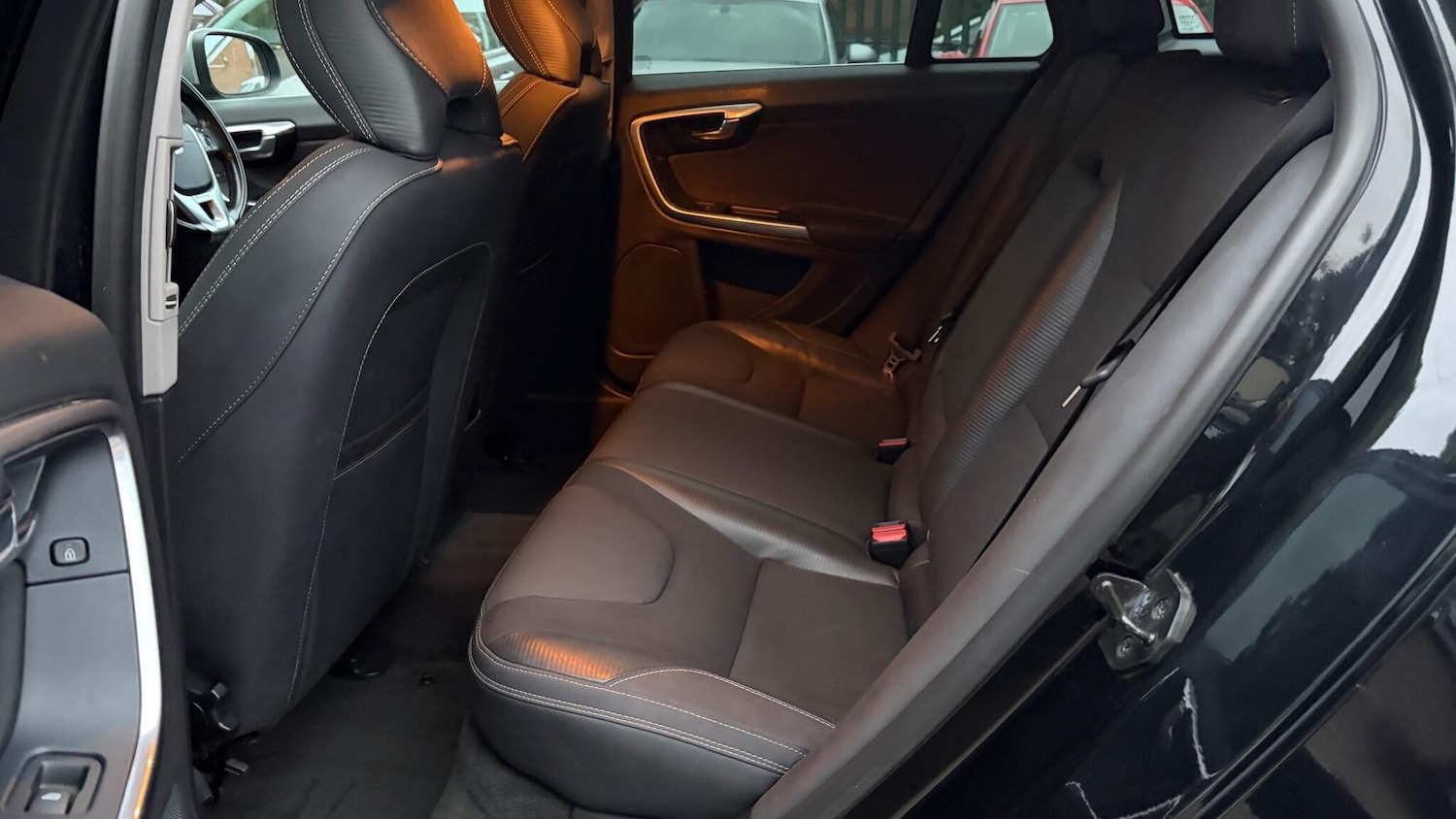 Used Volvo V60 2013 for sale - 77170684: Photo 32