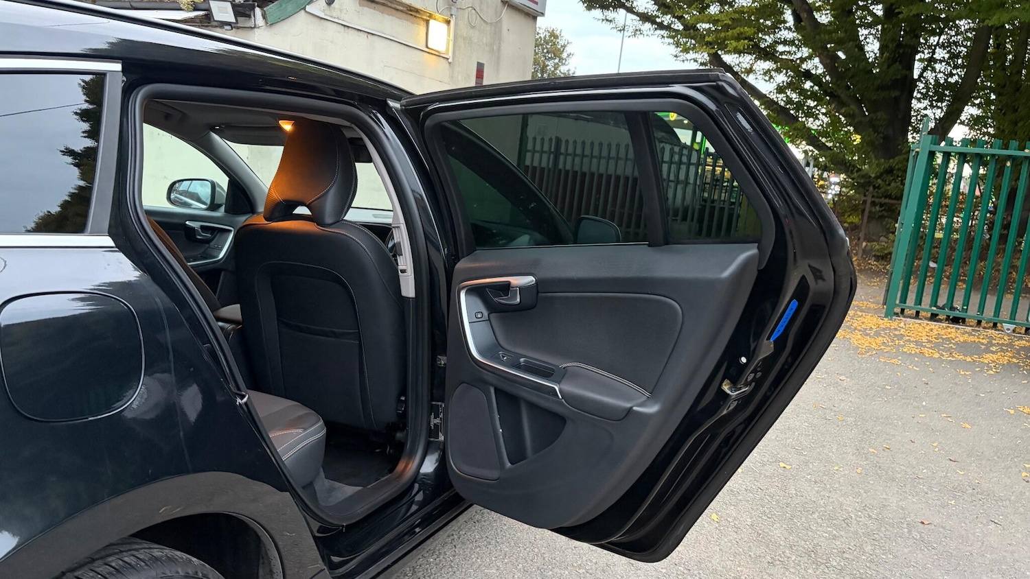 Used Volvo V60 2013 for sale - 77170684: Photo 45