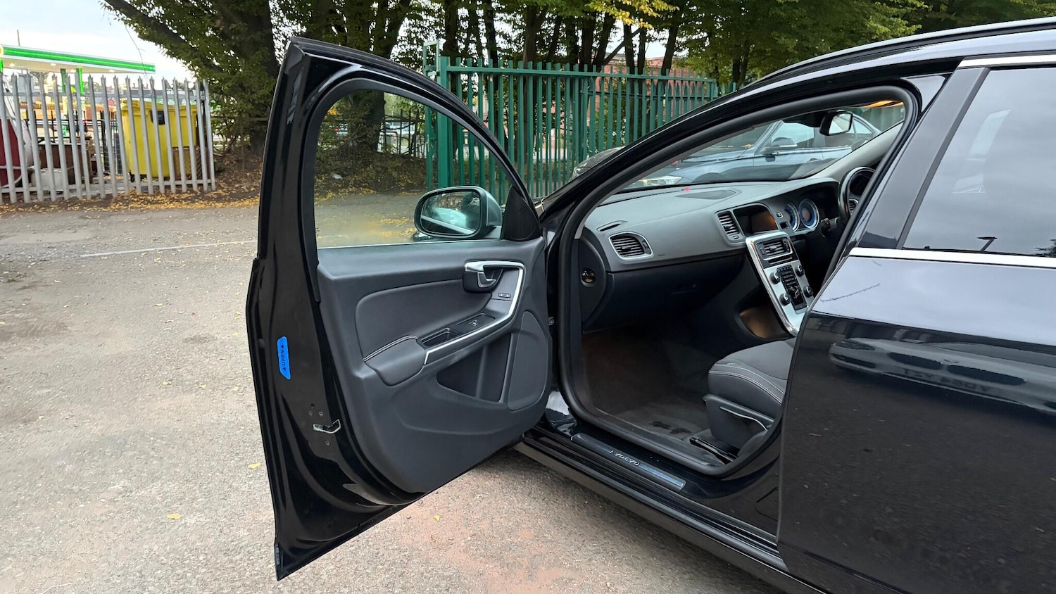 Used Volvo V60 2013 for sale - 77170684: Photo 46