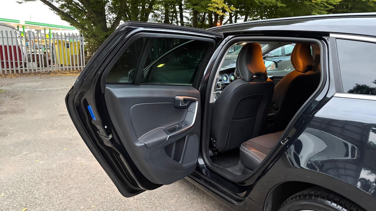 Used Volvo V60 2013 for sale - 77170684: Photo 47