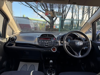 Used Honda Jazz 2011 for sale - 77170679: Photo