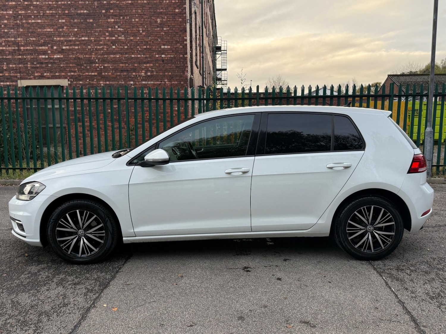 Used Volkswagen Golf 2017 for sale - 76432425: Photo 10