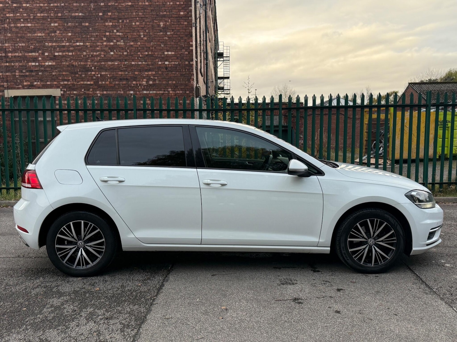 Used Volkswagen Golf 2017 for sale - 76432425: Photo 11