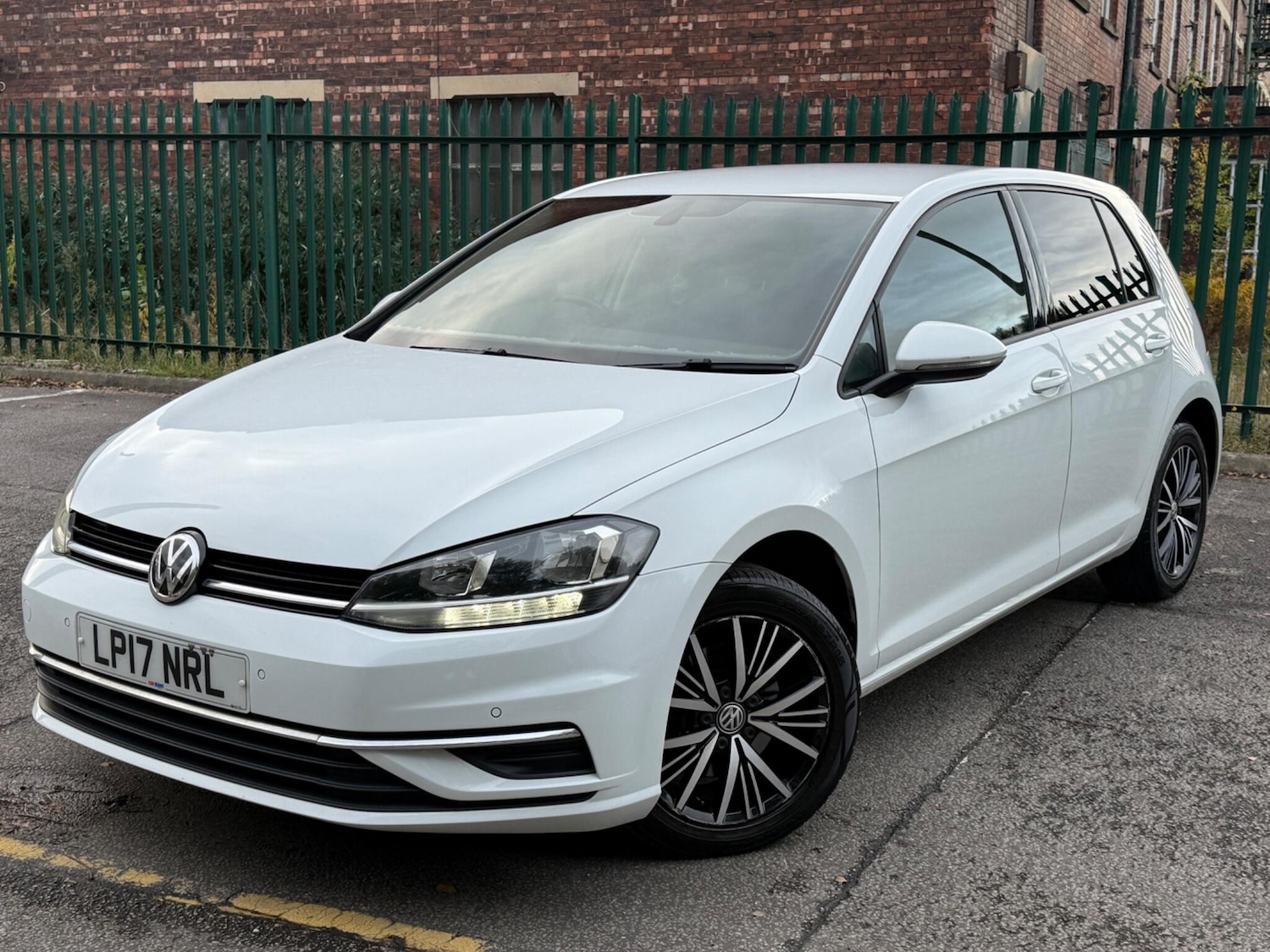 Used Volkswagen Golf 2017 for sale - 76432425: Photo 2