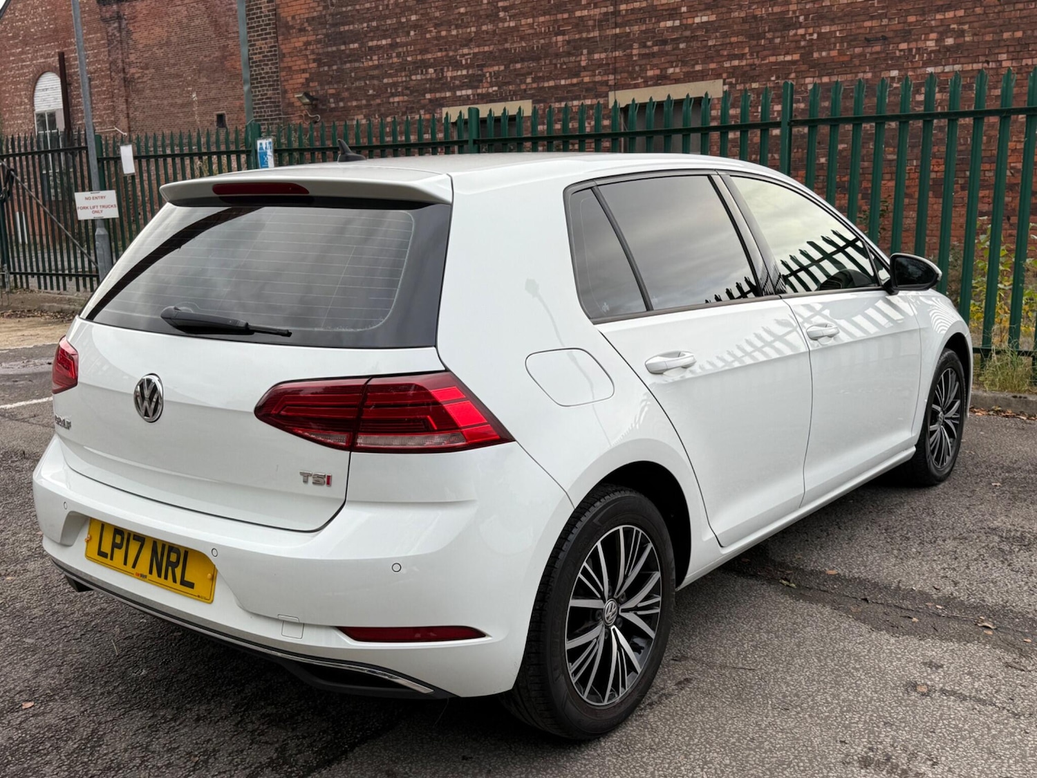 Used Volkswagen Golf 2017 for sale - 76432425: Photo 7