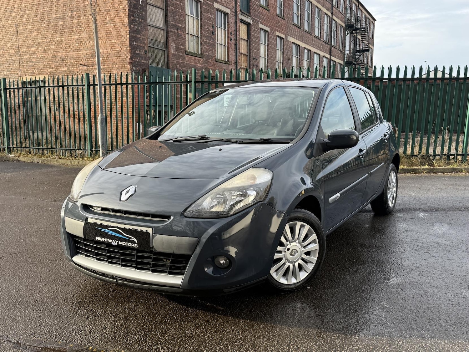 Used Renault Clio 2012 for sale - 77215183: Photo 2
