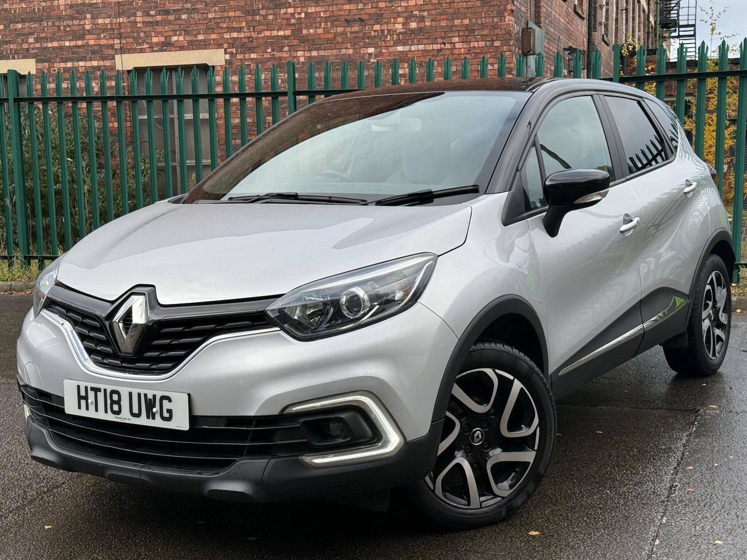 Used Renault Captur 2018 for sale - 76992451: Photo 2