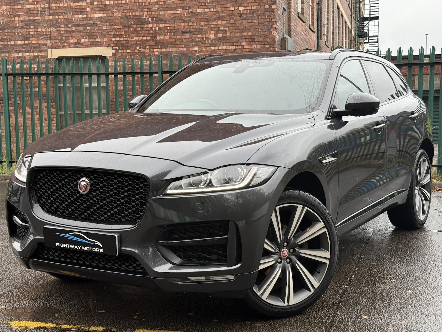 Used Jaguar F-Pace 2016 for sale - 76561598: Photo 2