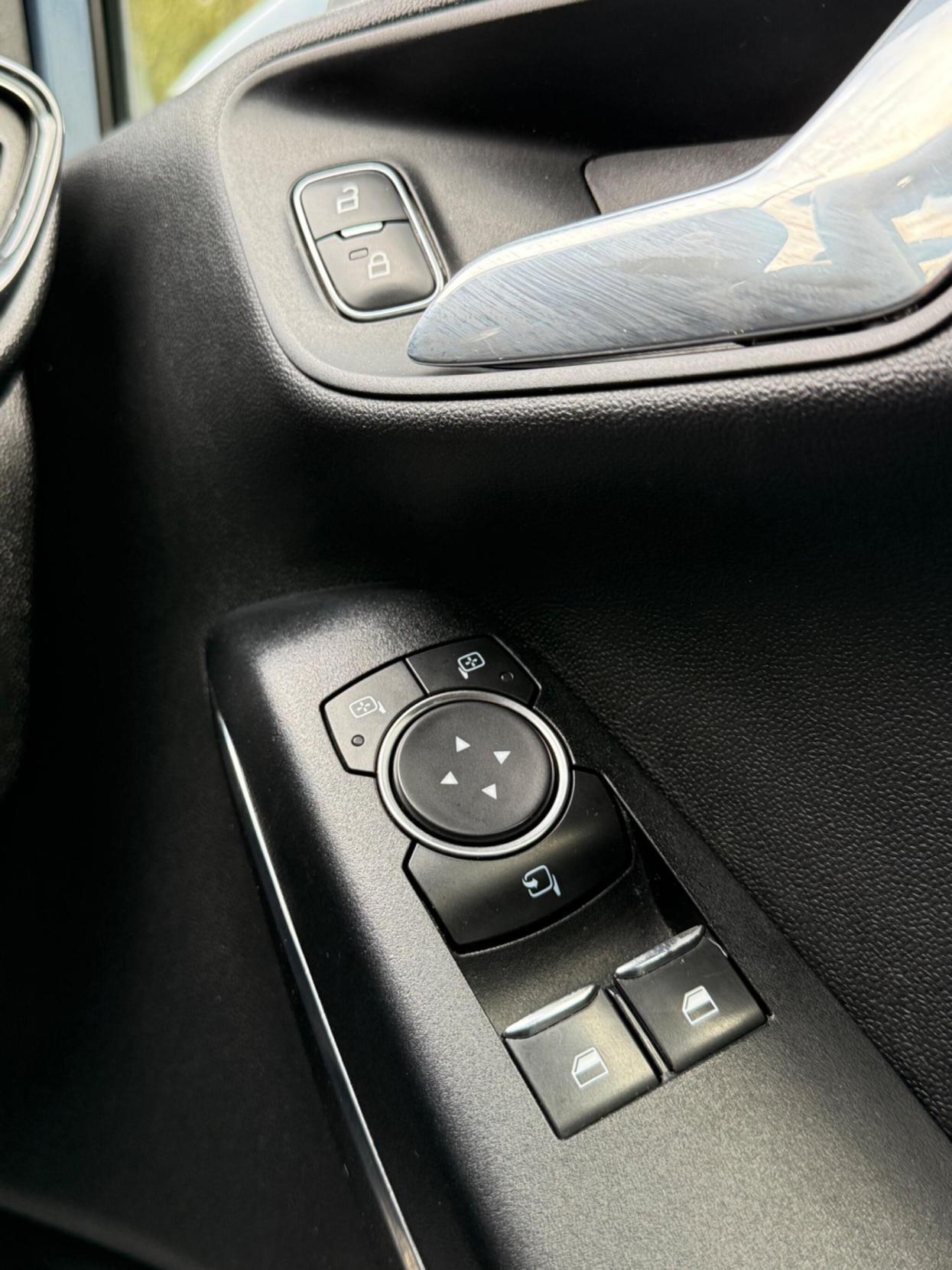 Used Ford Fiesta 2018 for sale - 76432929: Photo 37