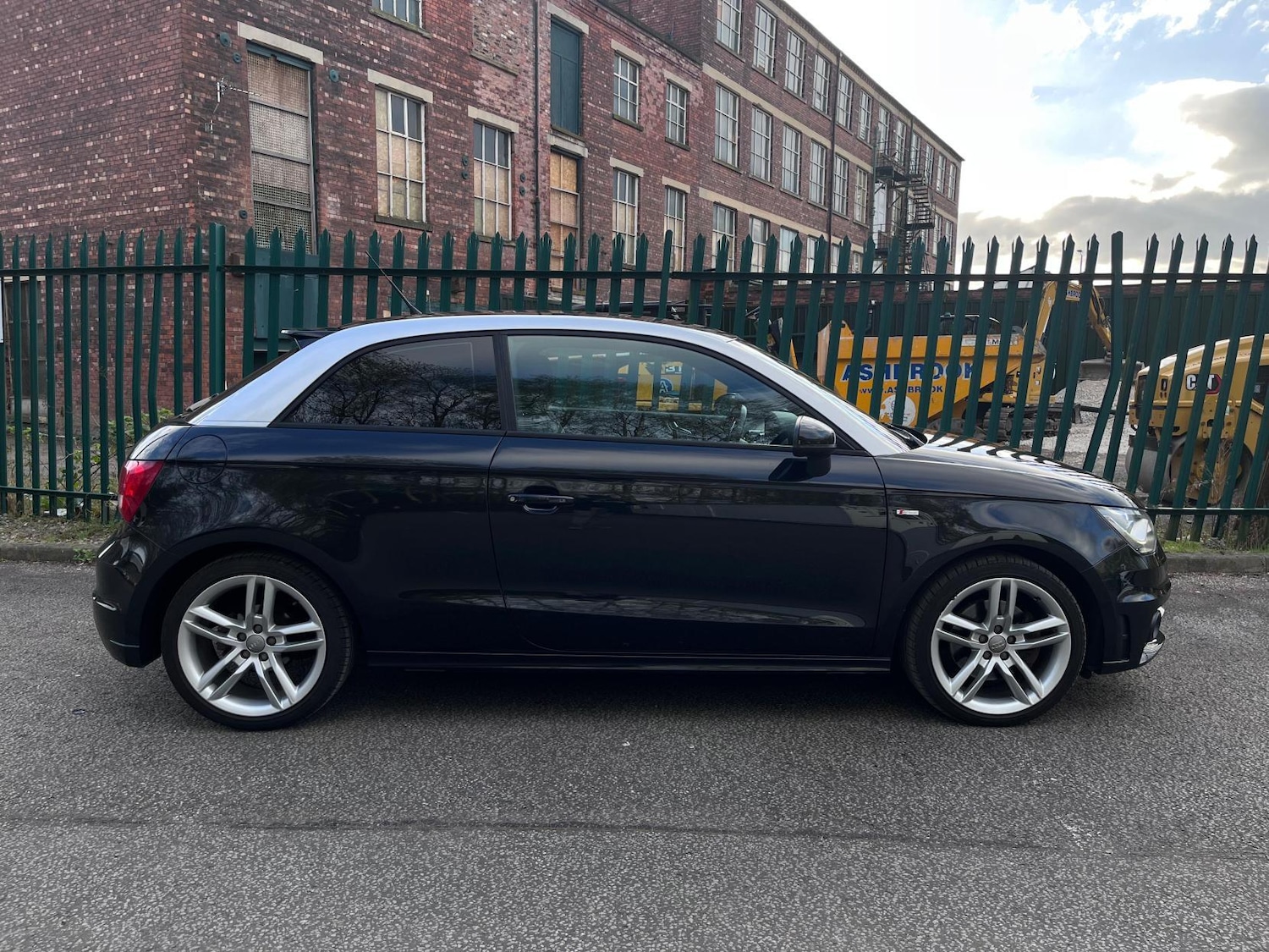 Used Audi A1 2011 for sale - 78219933: Photo 8