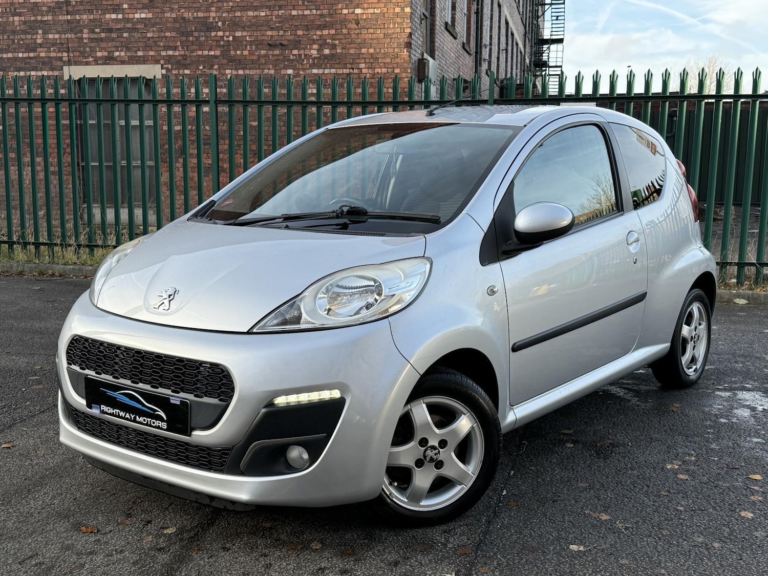 Used Peugeot 107 2013 for sale - 76918661: Photo 1