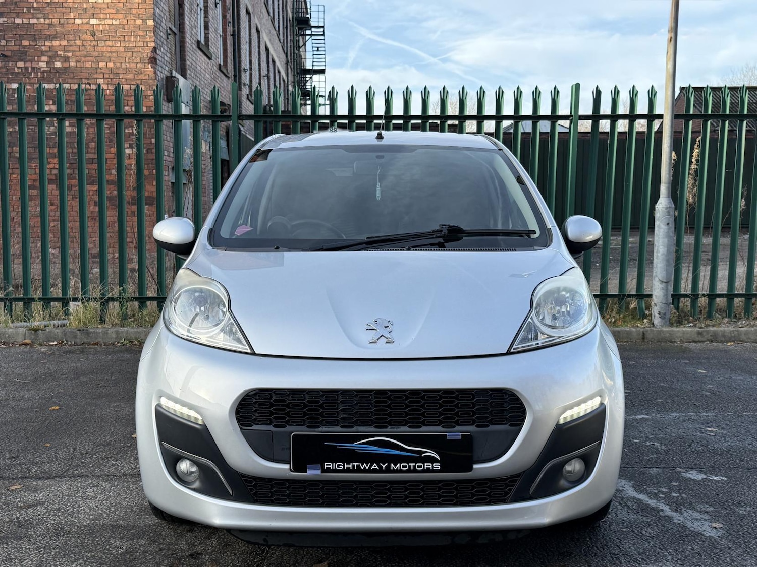 Used Peugeot 107 2013 for sale - 76918661: Photo 2