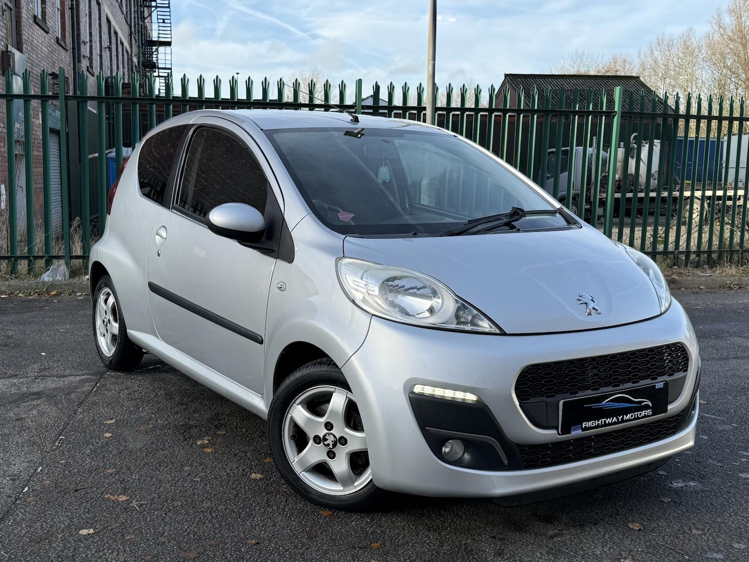 Used Peugeot 107 2013 for sale - 76918661: Photo 3