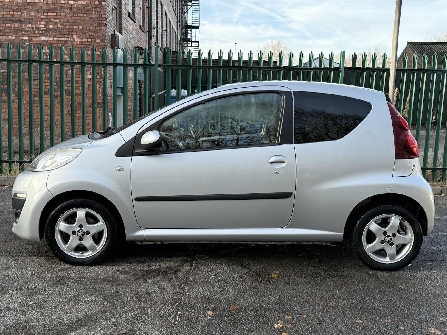 Used Peugeot 107 2013 for sale - 76918661: Photo 6