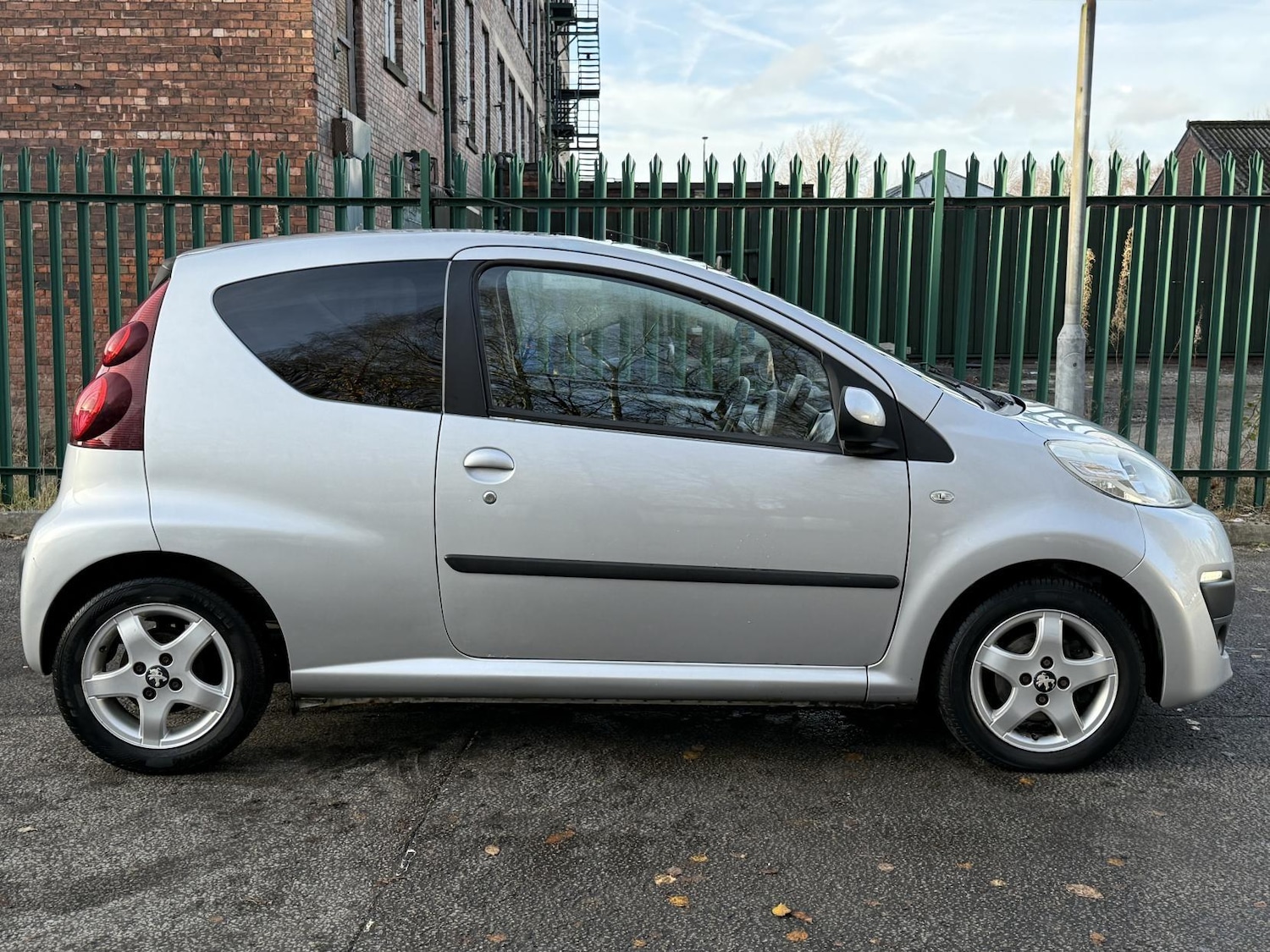 Used Peugeot 107 2013 for sale - 76918661: Photo 7