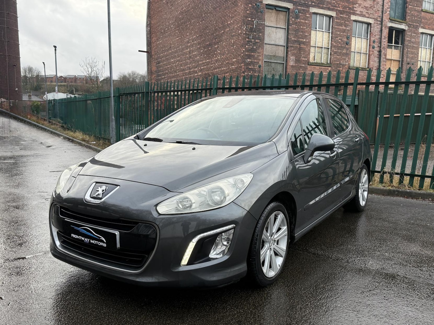 Used Peugeot 308 2011 for sale - 76964549: Photo 5