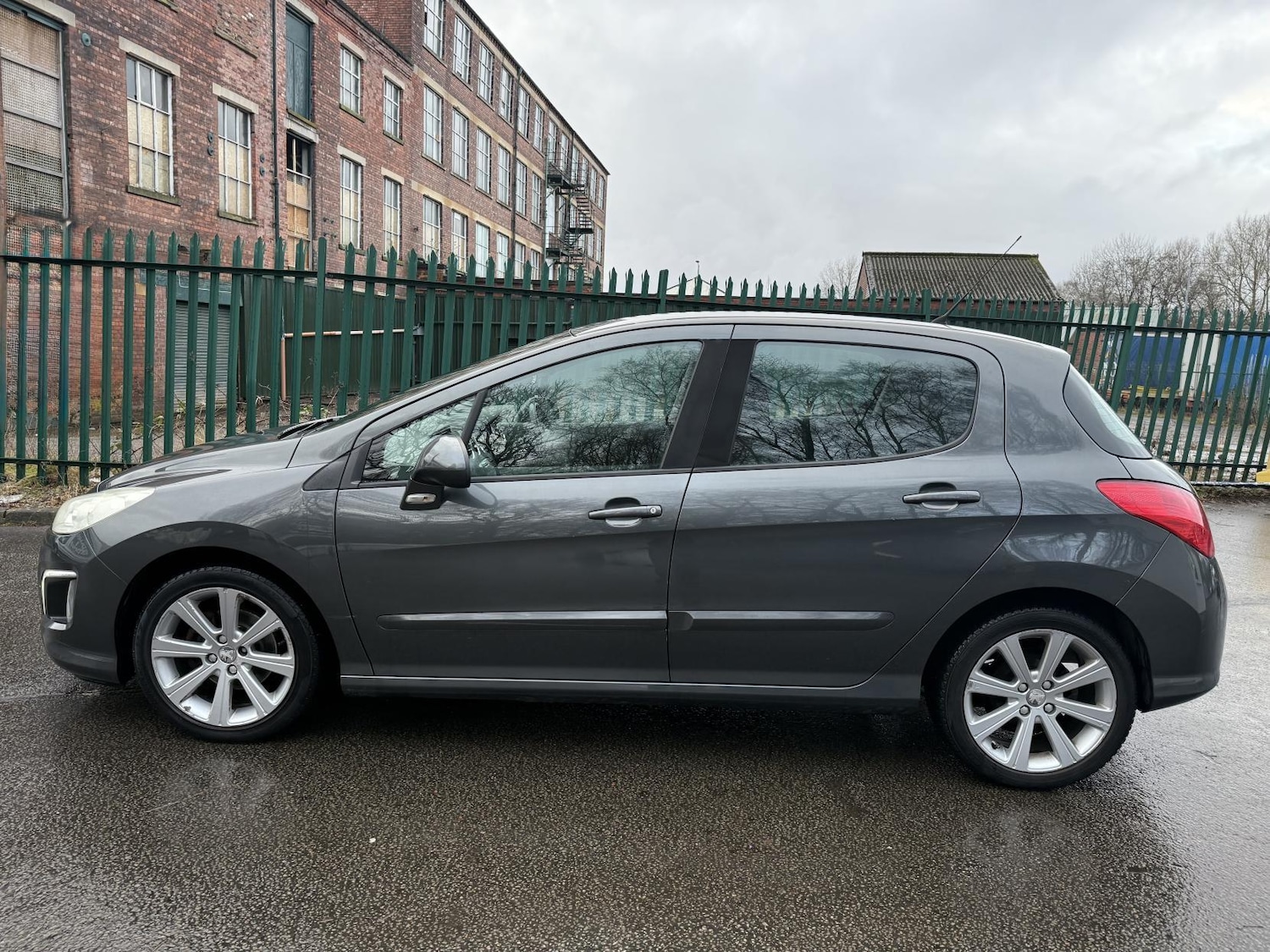 Used Peugeot 308 2011 for sale - 76964549: Photo 9