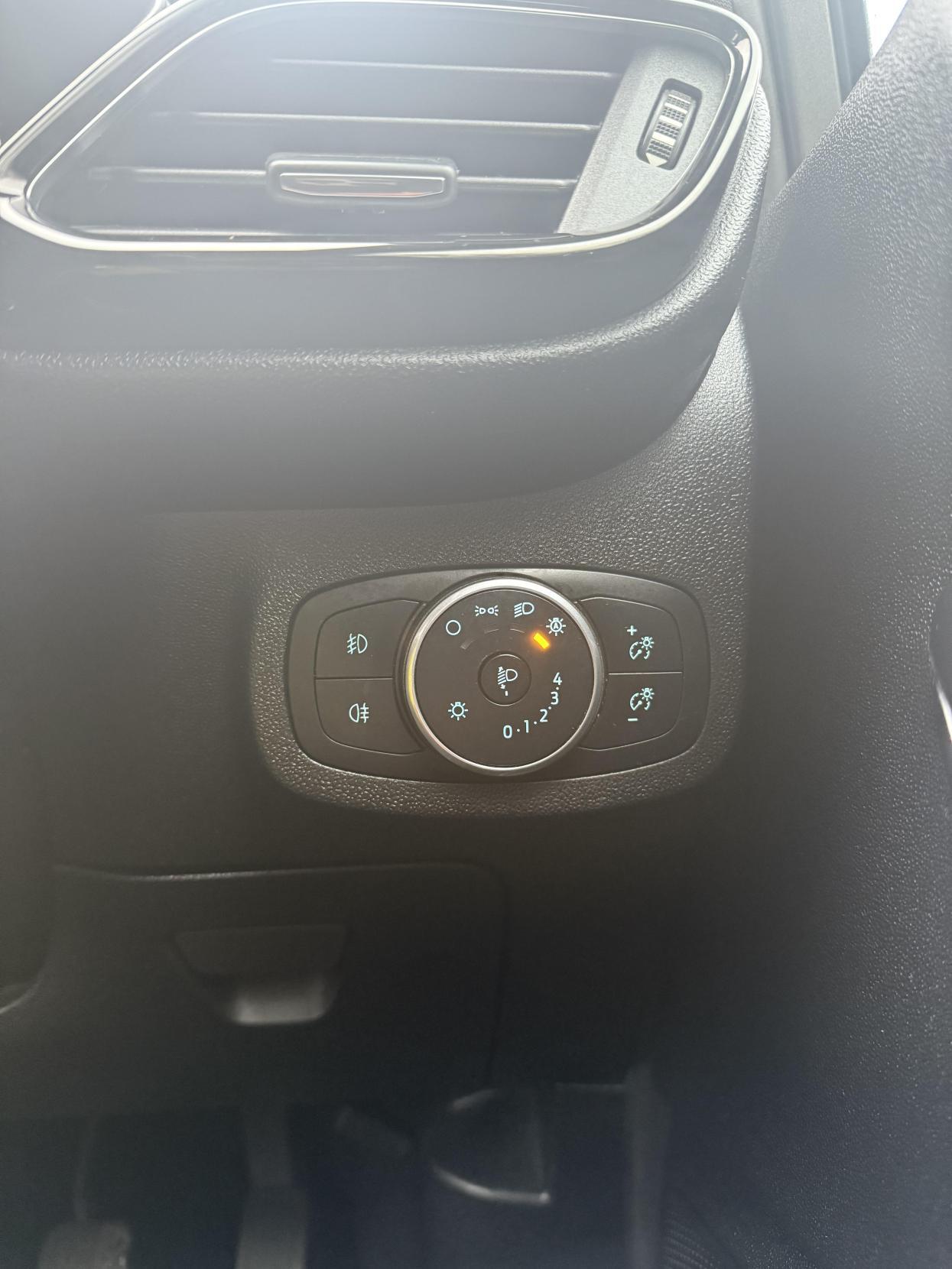 Used Ford Fiesta 2017 for sale - 76918573: Photo 28