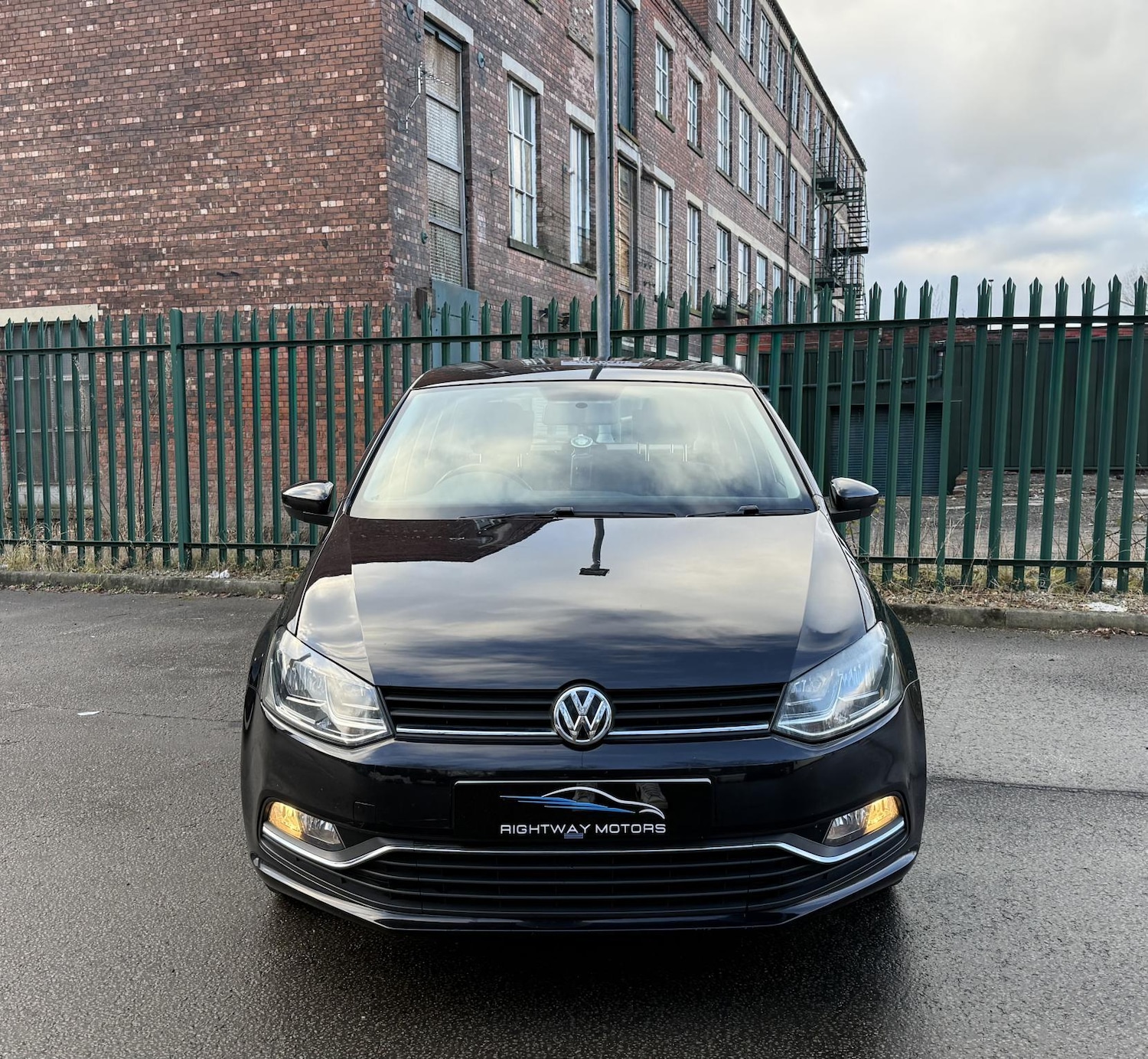 Used Volkswagen Polo 2015 for sale - 77238168: Photo 3