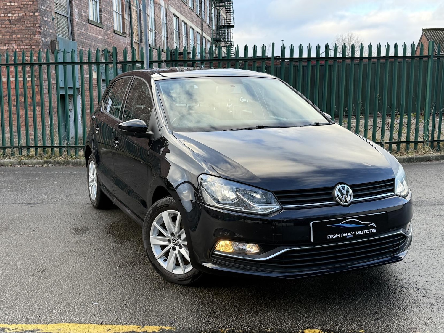 Used Volkswagen Polo 2015 for sale - 77238168: Photo 4