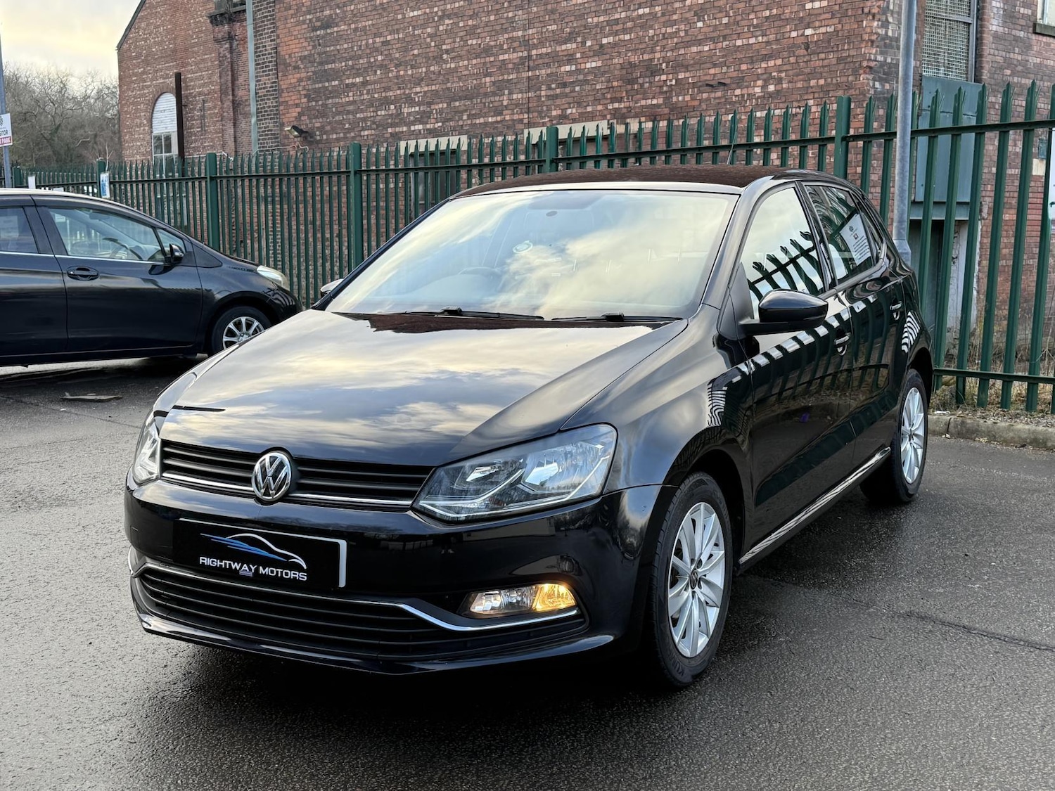 Used Volkswagen Polo 2015 for sale - 77238168: Photo 5