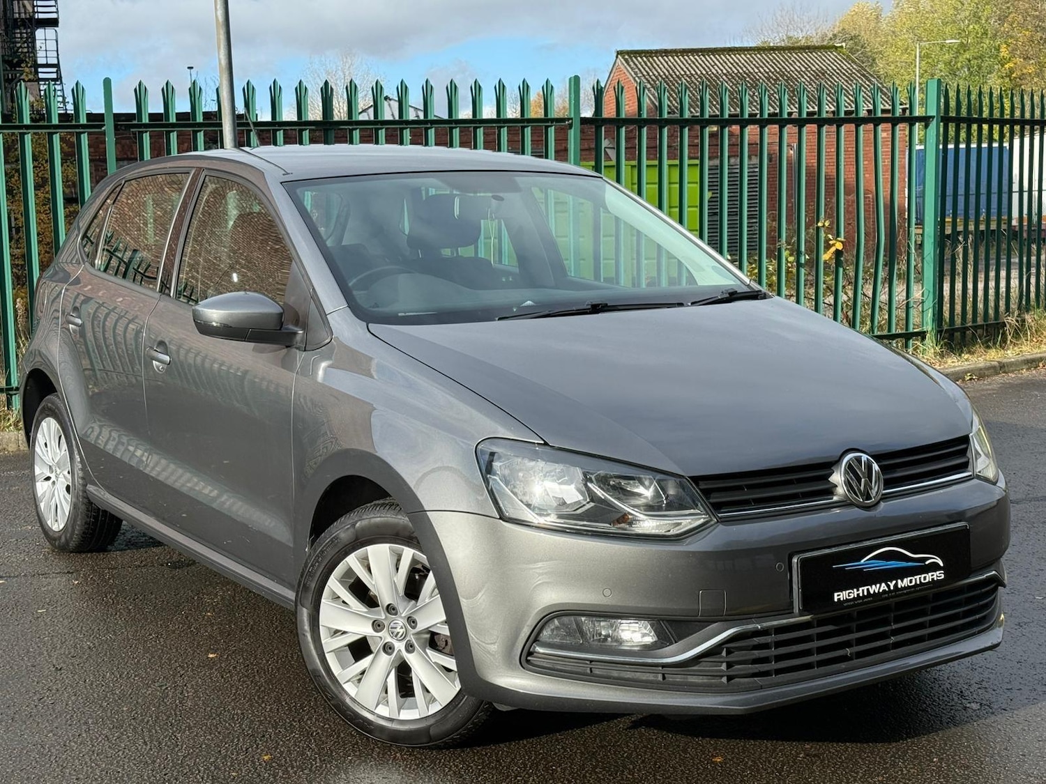 Used Volkswagen Polo 2015 for sale - 76473658: Photo 3