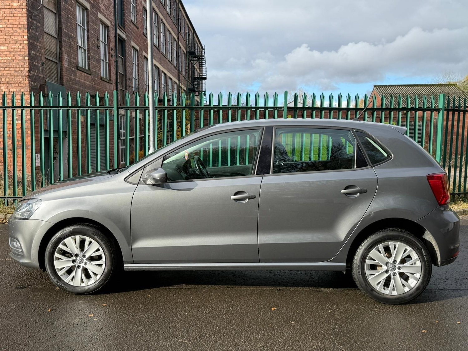 Used Volkswagen Polo 2015 for sale - 76473658: Photo 5